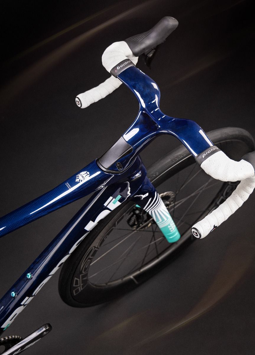 Bianchi Oltre RC Team Replica 2026 Team Bahrain Victorious 22